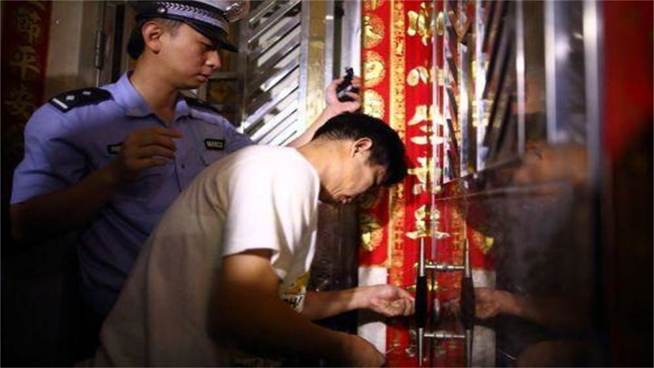 河池地区请开锁师傅开了锁后，师傅